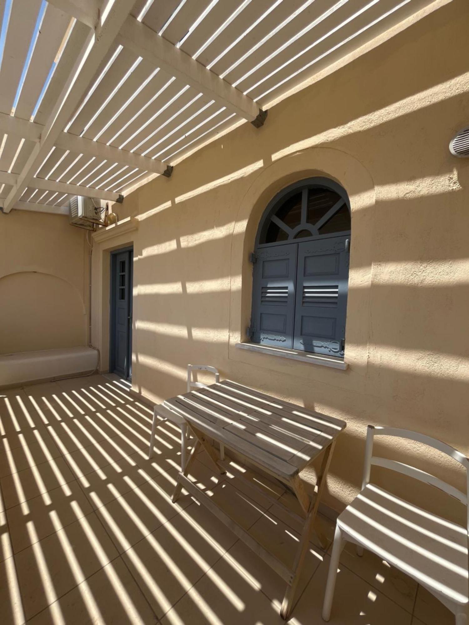 Leon Lux Apartments Perivolos  Exterior photo